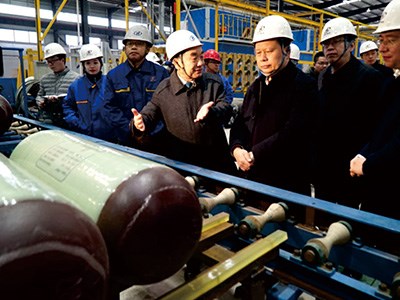 原衡陽市委書記、市人大常委會主任周農（湖南省人大常委會副主任、黨組成員、省總工會主席）視察金化高容，彭琪董事長現場陪同